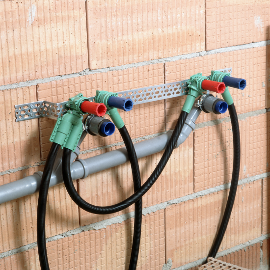 Doppelwaschtischanschlüsse auf einer Höhe? Kein Problem mit der LEIFELD Schiene.