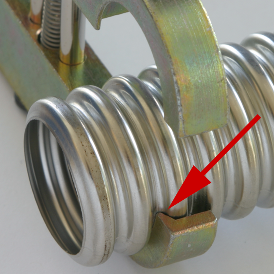 2. Don't forget the union nut!
				Place the Flange Clamp onto the pipe 2 corrugations behind the open pipe end as shown.